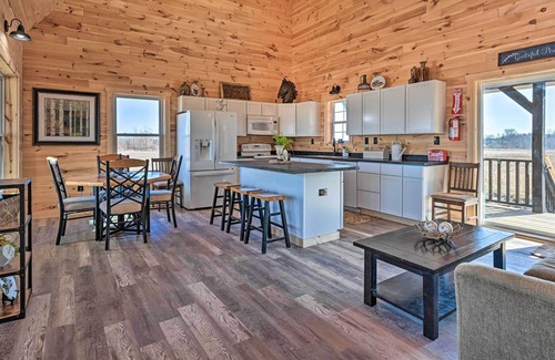 Applegate Cabin | Applegate Cabin w/ Deck ~ 2 Mi to Lake Huron!