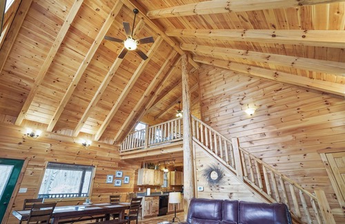 Logan Cabin | Applewood Lodge | Hocking Hills