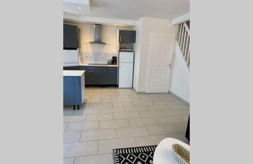 Macon Apartment | Appt 1 à 4 pers Cocoon,1,500 km sortie auto, 3 km Ctre Mâcon, PKG cour privée