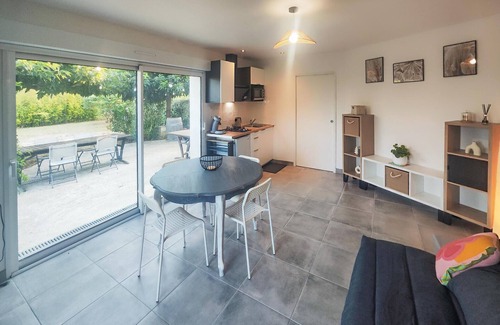 Lieuran-Cabrieres Apartment | APPT AVEC JARDIN PRIVE