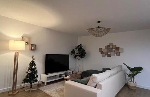 Grenade-sur-Garonne Apartment | Appt entier 85m2 avec 2 chambres dont 1 suite parentale 1 bureau 1 canapé lit piscine