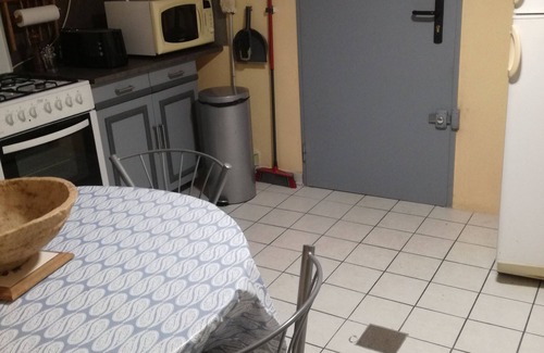 Le Taillan-Medoc Apartment | Appt Entierement Equipe EN Sous SOL Tres Calme. Petitjardin. Chauffage. Tram