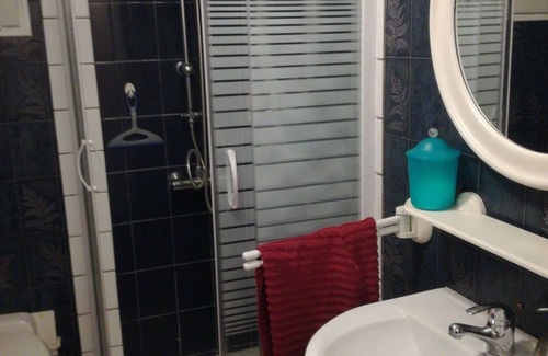 Le Taillan-Medoc Apartment | Appt Entierement Equipe EN Sous SOL Tres Calme. Petitjardin. Chauffage. Tram