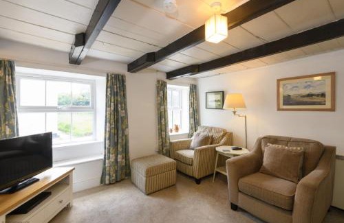 St. Just in Roseland House | April Cottage