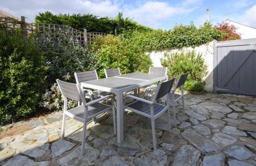 St. Just in Roseland House | April Cottage