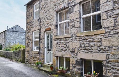 Giggleswick House | April Cottage - Uk2152