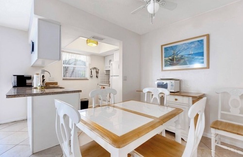 Pompano Beach Apartment | Apt#1-Charming relaxing -beautiful APT-80yard walk to the BEACH wBBQ/Patio