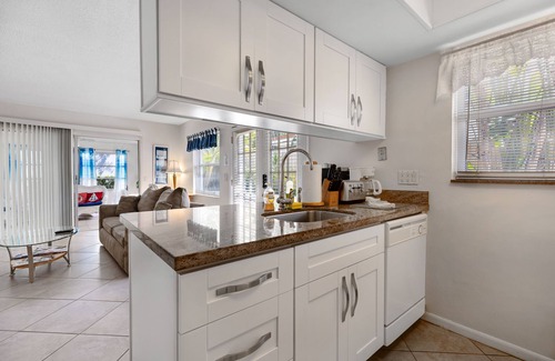 Pompano Beach Apartment | Apt#1-Charming relaxing -beautiful APT-80yard walk to the BEACH wBBQ/Patio