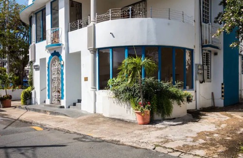 Santurce House | Apt 1 Close to everything block from loiza street