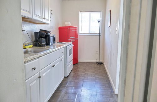 Overtown Apartment | "Apt 202: Near Cruise Port, 5 Min to Downtown, 4 Min to Trains & 14Min to Airp"