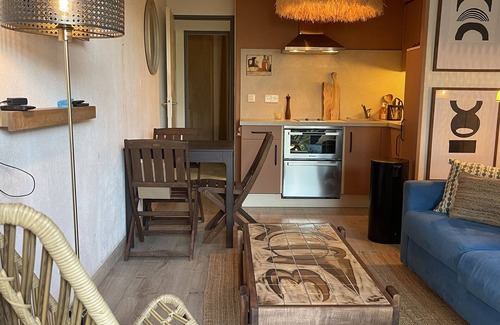 La Croix-Valmer Apartment | Apt 4 Pers. Sea View. Gigaro beach on foot. Croix Valmer Swimming Pool, Tennis