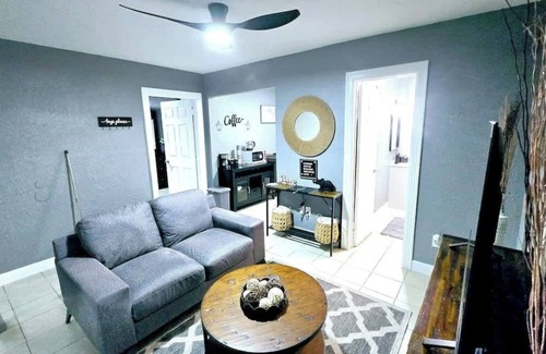 Baytown Apartment | Apt#4 Quiet comfortable place near chemical plants