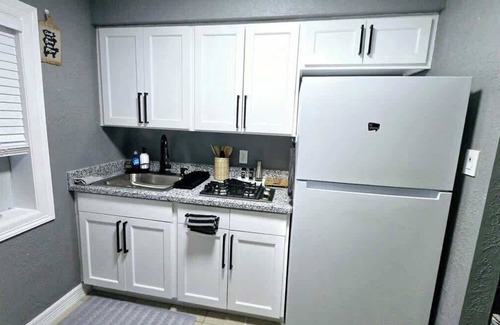 Baytown Apartment | Apt#4 Quiet comfortable place near chemical plants