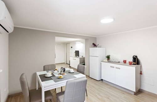 Borgo-Sanzio Apartment | APT 5 minutes walk from Villa Bellini! x4