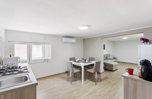 Borgo-Sanzio Apartment | APT 5 minutes walk from Villa Bellini! x4