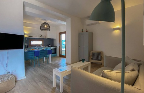 San Pantaleo Apartment | Apt. Azure, central, parking, top for 6