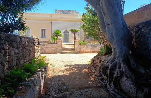 Porto Tricase House | Apt Carmela - Villa Risolo by Love Sud