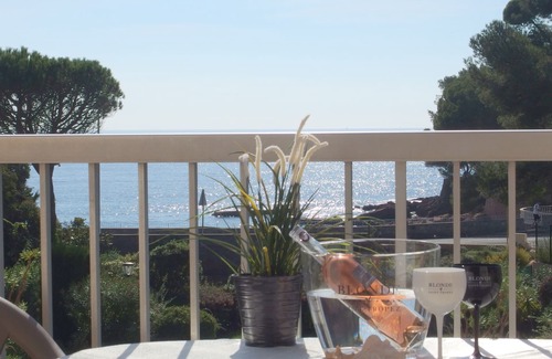 Boulouris-sur-Mer Apartment | APT IDEAL FOR COUPLE WITH CHILDREN, WIFI, REVERSIBLE AIR CONDITIONING, GARAGE.