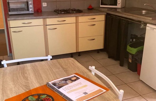 Compreignac Apartment | Apt Indépendant Mauve /terrasse /parking/5 km des Activités du lac de ST Pardoux