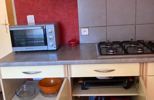 Compreignac Apartment | Apt Indépendant Mauve /terrasse /parking/5 km des Activités du lac de ST Pardoux