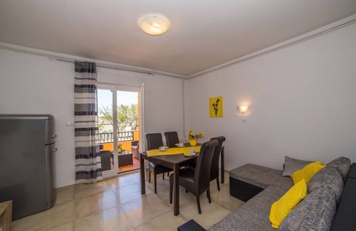 Palit Apartment | Apt Lemon - Beautiful house in green with outdoor pool and barbecue area