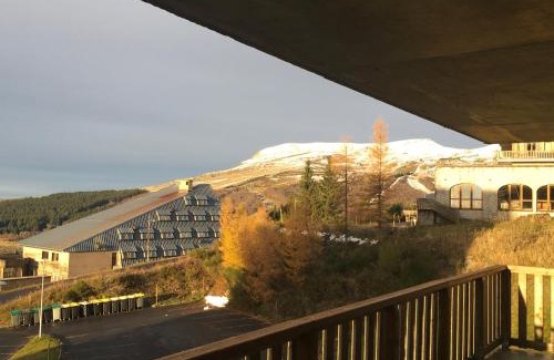 Besse-et-Saint-Anastaise Apartment | Apt les luges pour 4 à 6 pers vue vallée wifi