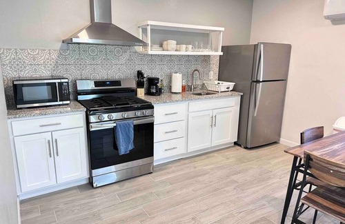 El Paso Apartment | Apt Monroe III, Cozy Modern Stay - Fast Wifi