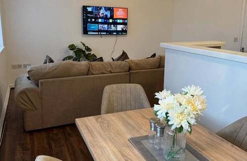 Cheetham Hill Apartment | Apt Sleeps5-parkg-netflix-near City Centre/etihad