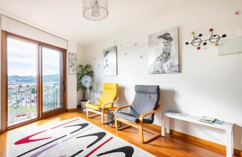Poio Apartment | APT SOLEADO y SILENCIOSO - GARAJE- A 17 min andando del centro de Pontevedra