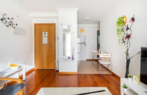 Poio Apartment | APT SOLEADO y SILENCIOSO - GARAJE- A 17 min andando del centro de Pontevedra