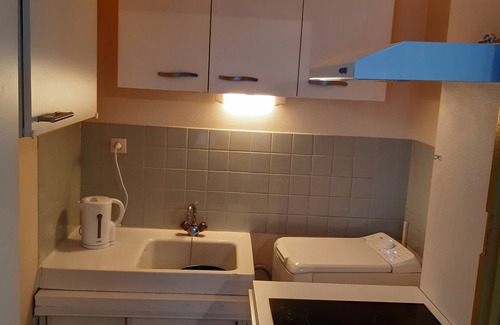 Maladiere Condo | APT well lit, well located near transport & described com on photos & text