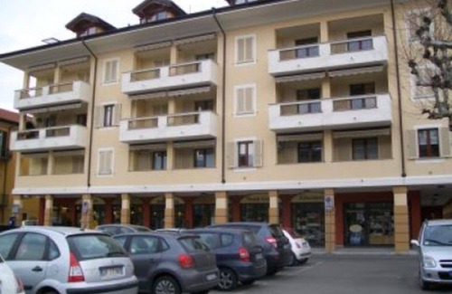 Intra Apartment | Apt with terrace and parking in centre of Intra, a few steps from Lake Maggiore