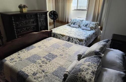 Copacabana Apartment | Apto Clássico, 2 quadras da Praia, Copacabana Palace e Metrô - Ar Condicionado - Muito bem Equipado