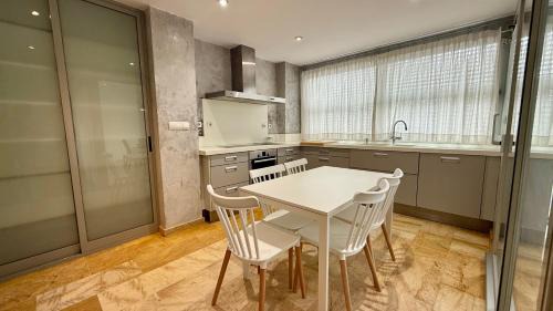 La Buhaira Apartment | Apto T Marqués del Nervión - Garaje Privado