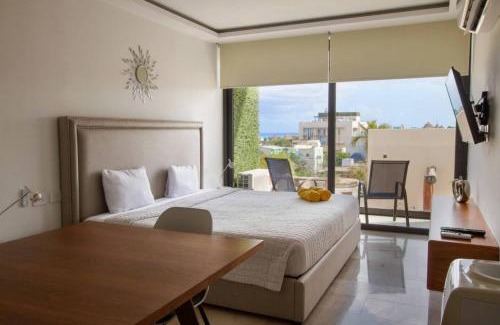 Downtown Apartment | Apts 200m from beach sleeps 10