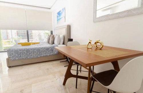 Downtown Apartment | Apts 200m from beach sleeps 10