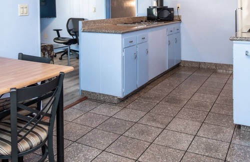 Beach Hill - Beach Flats Hotel | Aqua Breeze Inn