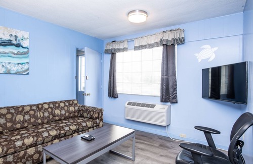 Beach Hill - Beach Flats Hotel | Aqua Breeze Inn