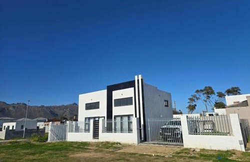 Elgin House | Aqua Breeze