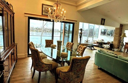 Laval House | Aqua Luxe Residence Laval