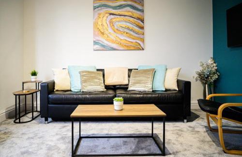 Manchester Apartment | Aqua Springs, 2 BR, 1st floor apartment, near Didsbury