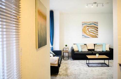 Manchester Apartment | Aqua Springs, 2 BR, Sofa Bed, Sleeps 6, 1st floor apartment, near Didsbury