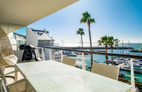 Mouille Point Apartment | Aqua Views