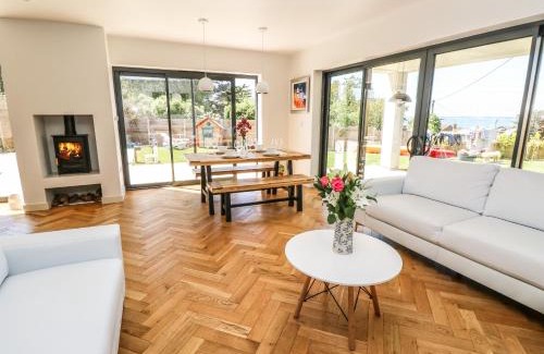Cowes House | Aquanaut