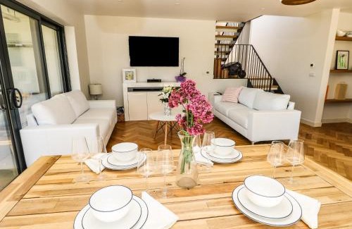 Cowes House | Aquanaut