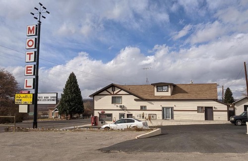 Bicknell Hotel | Aquarius Inn