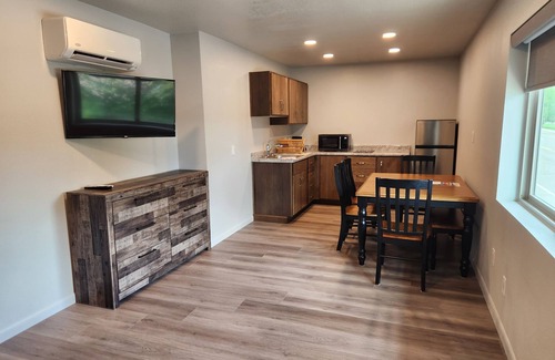 Bicknell Hotel | Aquarius Inn