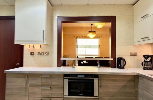 Dubai Marina Bed & Breakfast | AR Holiday Home JBR 2, 5 minutes to the beach!