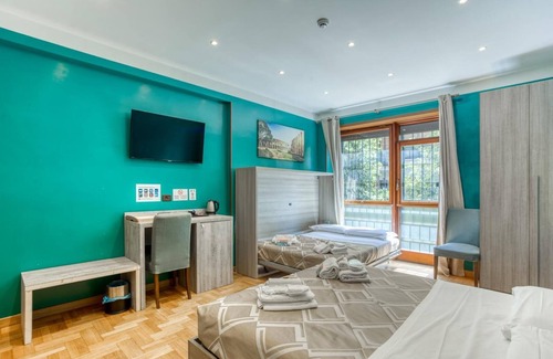 Nomentano Bed & Breakfast | AR ROOMS ROME green quadrupla family