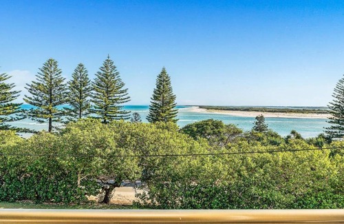 Caloundra House | Araluen Unit 6 Bulcock Beach QLD